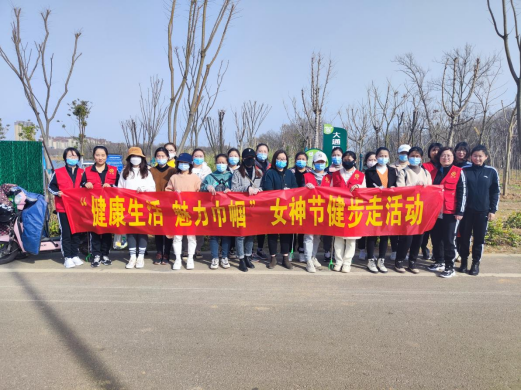 686868健步走活动在大通区健康主题公园举行,全部行程大约3公里