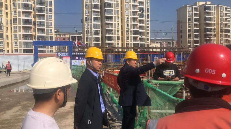副区长聂鑫现场调度重点工程项目及配建停车场建设工作_淮南市大通区