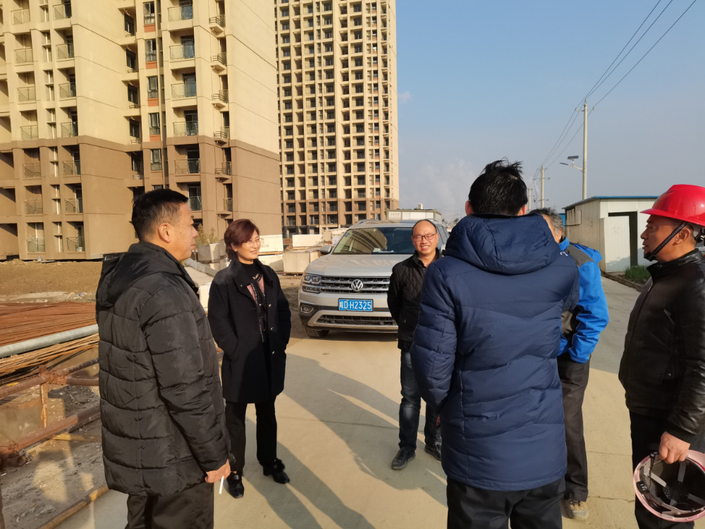 区住建局党组书记张亚楠前往大通区人武部新营房,大通区林巷村棚户区