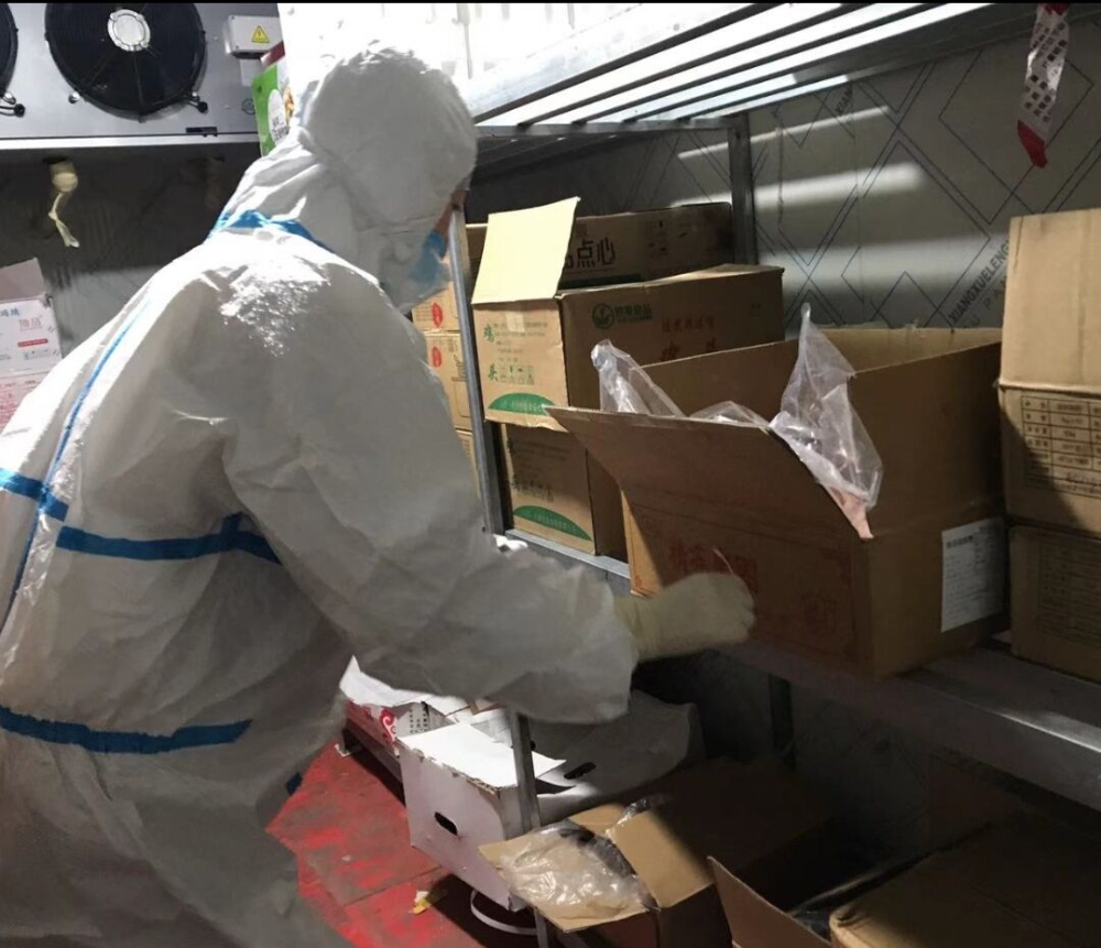 大通区疾控中心对隔离点医护人员市场冷链食品进行核酸采样检测