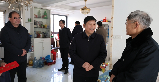 区领导慰问离退休老干部