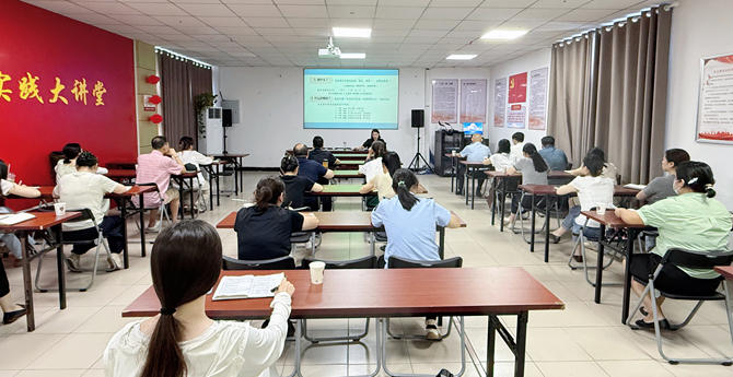 大通区“学习讲坛”开讲
