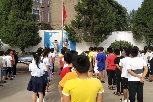 马岗小学举行开学典礼